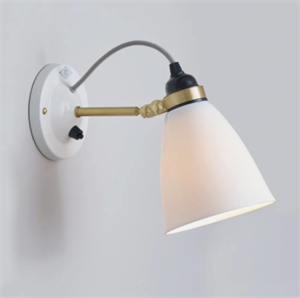 Original BTC Hector Medium Dome Væglampe Messing M. Switch